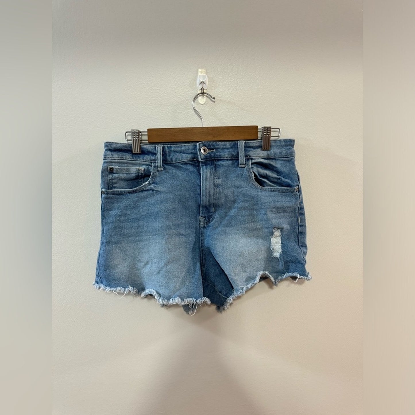 Pre-Owned Size 11 Kendall + Kylie The Icon Short Light Blue Jean Shorts