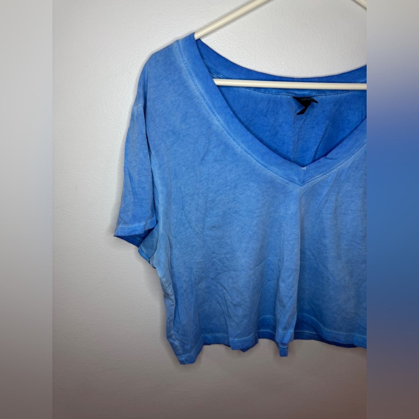 Pre-Owned XL Wild Fable Blue Distressed V-neck Cropped T-Shirt