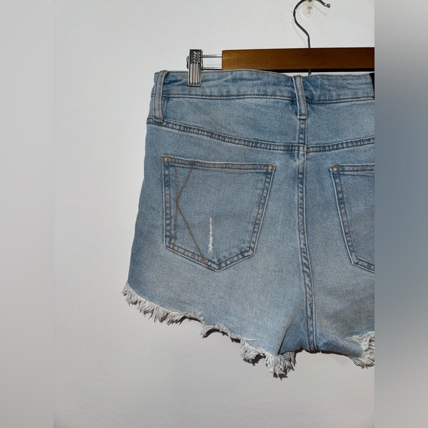 Pre-Owned Size 11/30 Kendall+Kylie The Drifter High Rise Blue Distressed Shorts