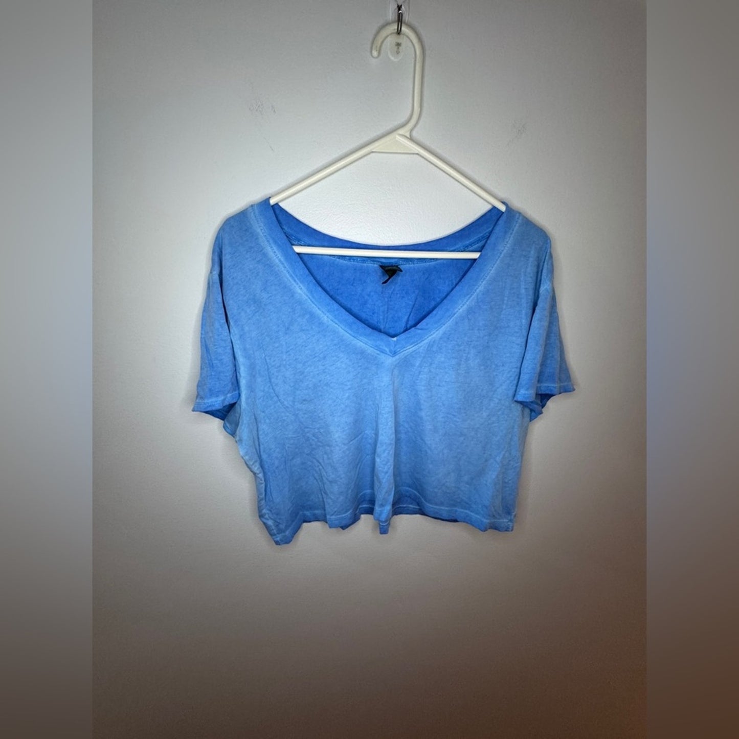 Pre-Owned XL Wild Fable Blue Distressed V-neck Cropped T-Shirt