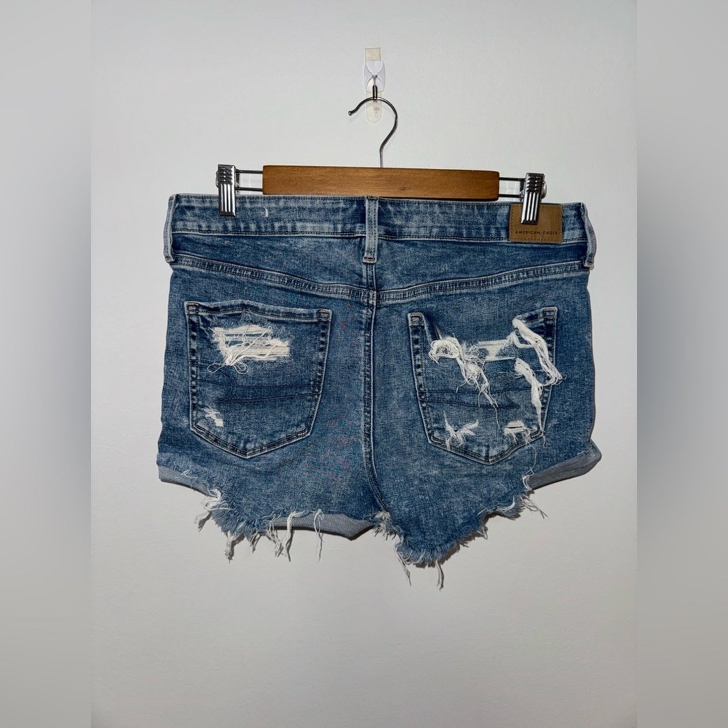 Pre-Owned Sz 10 American Eagle Light Blue Distressed Hi-Rise Shortie Jean Shorts