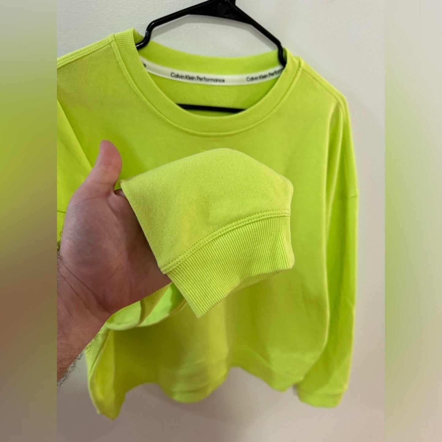 Pre-Owned Calvin Klein Yellow Cropped Crewneck