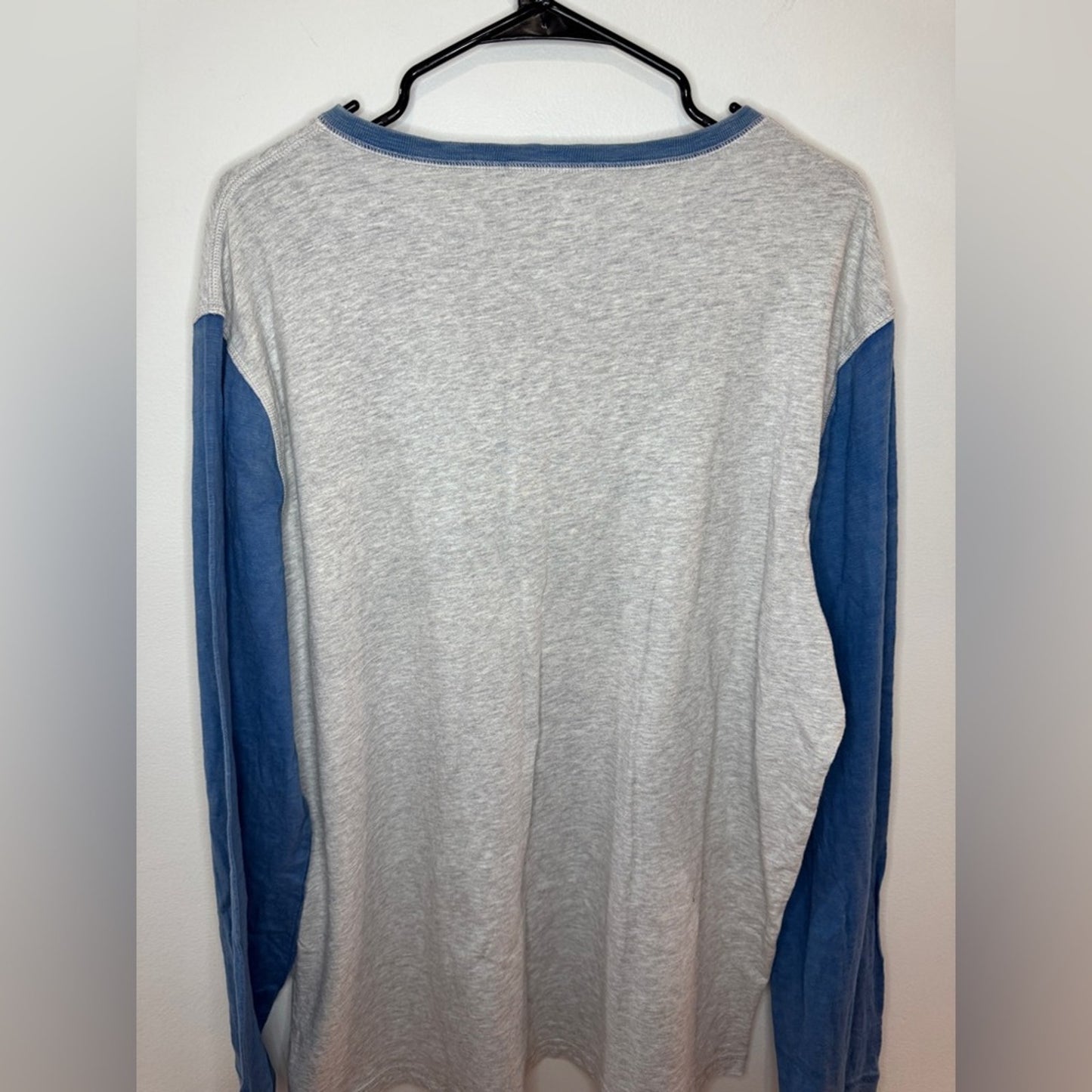 Pre-Owned XL American Eagle Heather Grey and Blue Long Sleeve Henley Shirt