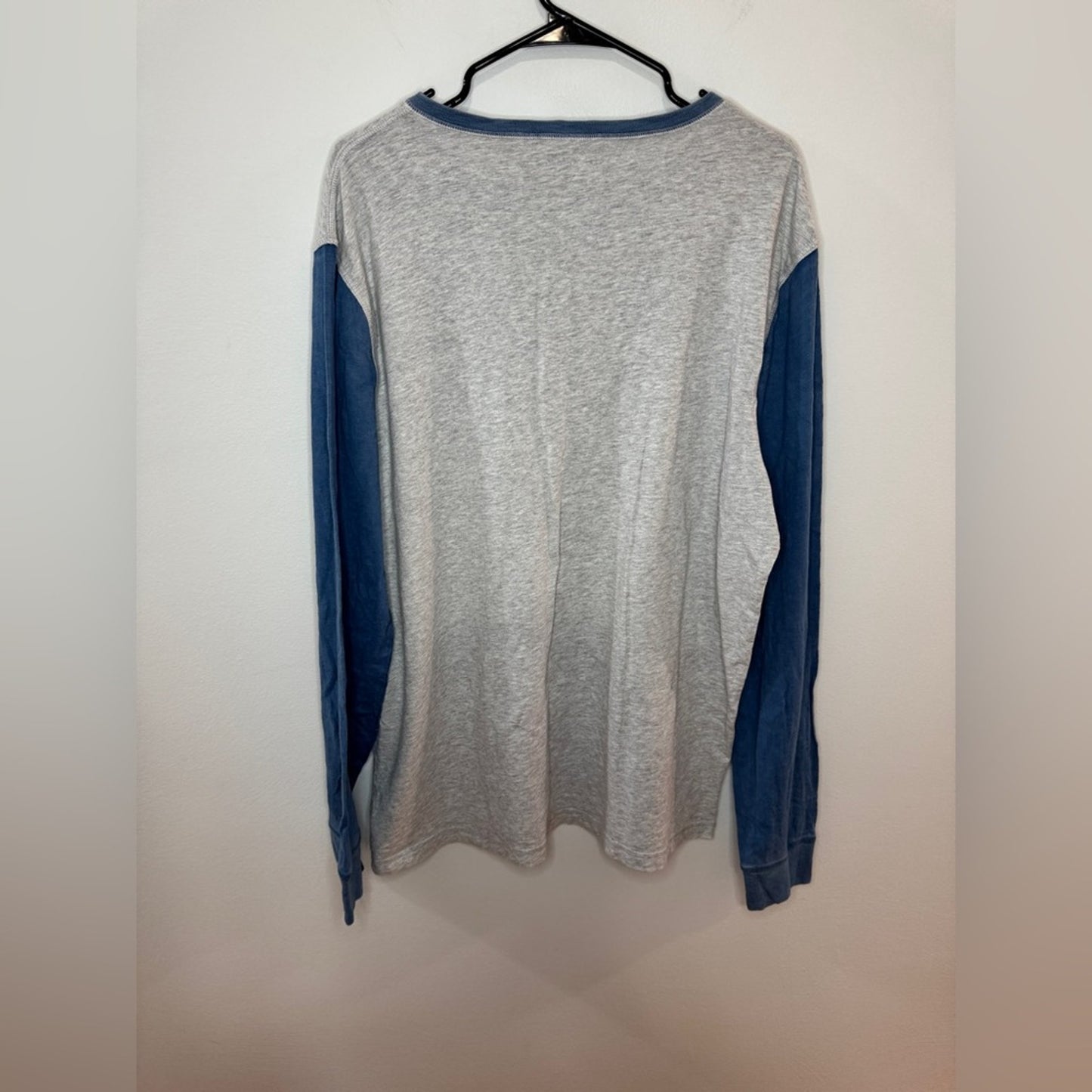 Pre-Owned XL American Eagle Heather Grey and Blue Long Sleeve Henley Shirt