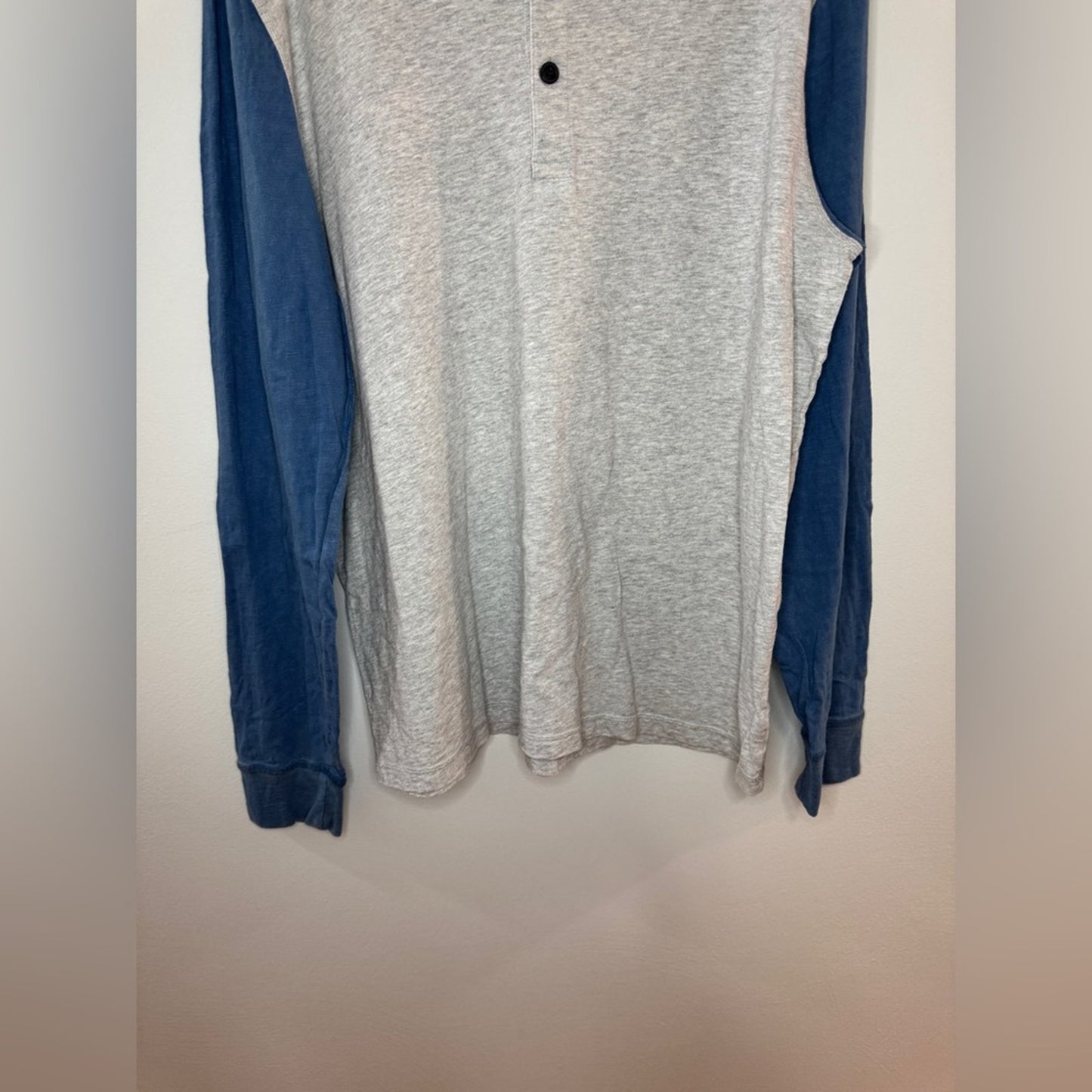 Pre-Owned XL American Eagle Heather Grey and Blue Long Sleeve Henley Shirt