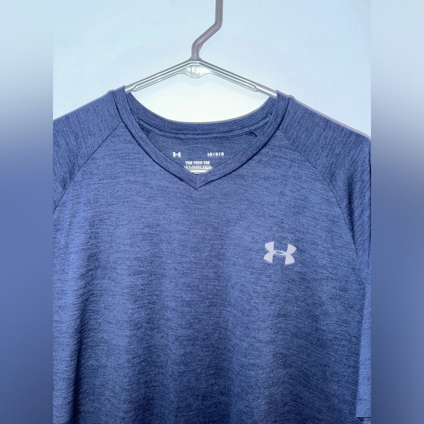 Pre-Owned LG Under Armour The Tech Tee Dark Blue V-Neck T-Shirt