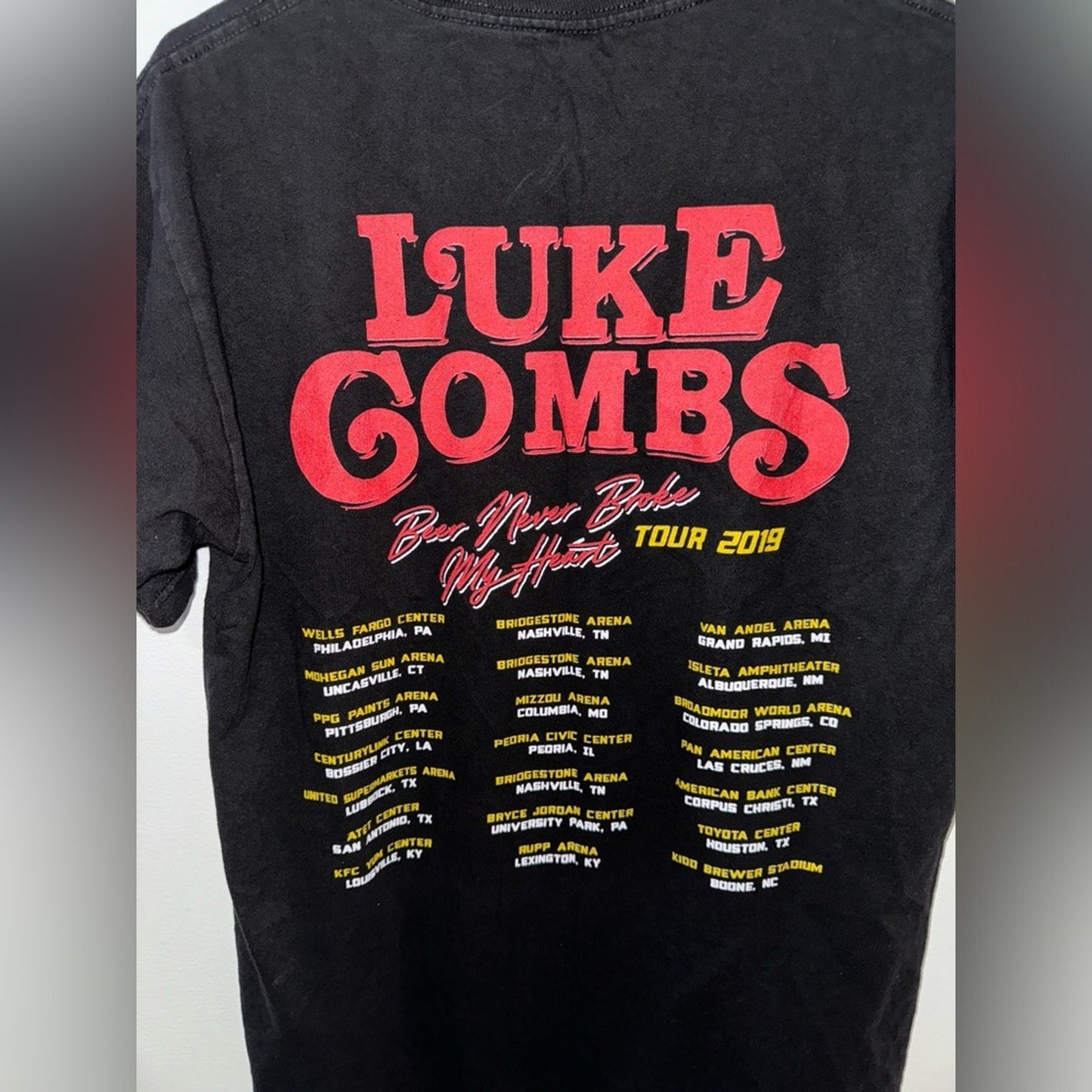 Pre-Owned MD Luke Combs Beer Never Broke My Heart 2019 Tour Band T-Shirt