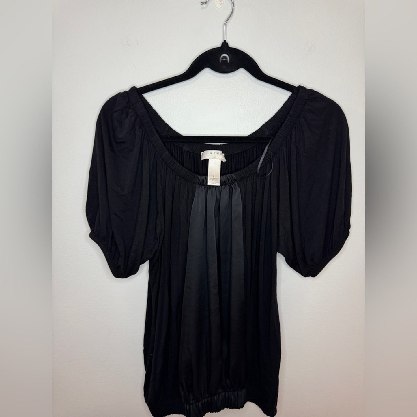 Pre-Owned SM Kenar Black Off The Shoulder Top