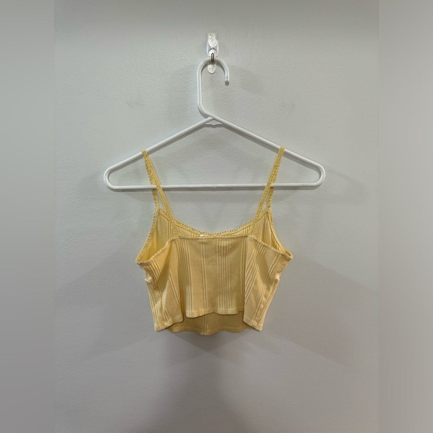 Pre-Owned MD Pac Yellow Two Piece Cropped Short Sleeve Shirt and Cami