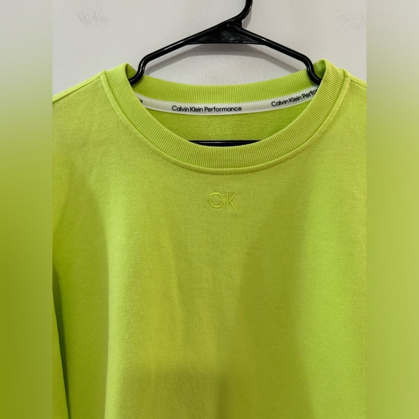 Pre-Owned Calvin Klein Yellow Cropped Crewneck