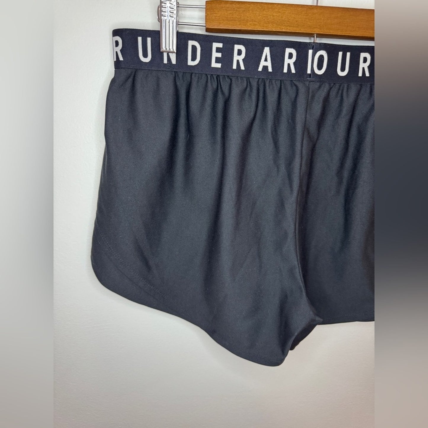 Pre-Owned LG Under Armour Black Loose Fit Athletic Shorts