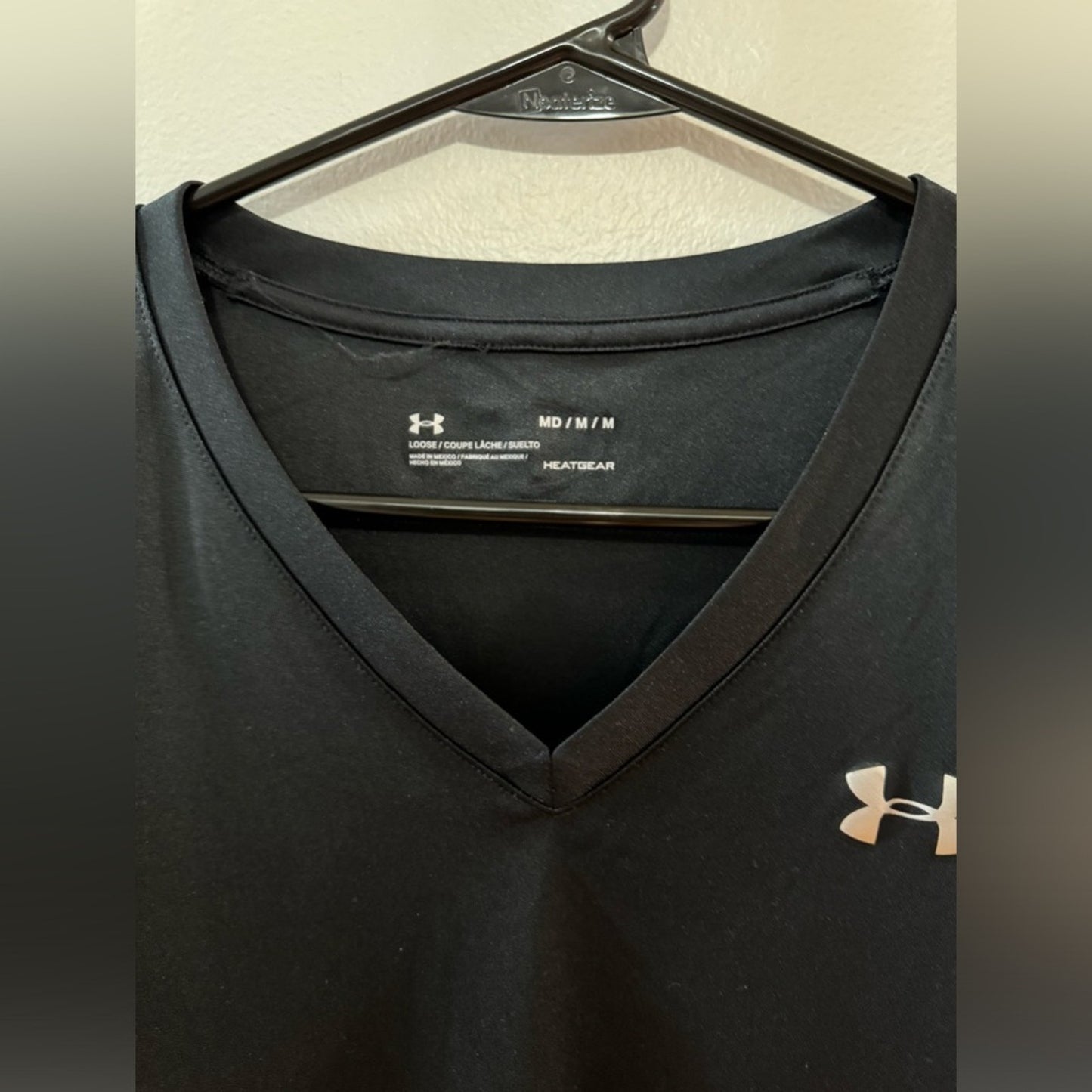 Pre-Owned MD Under Armour Black Vneck Loose T-Shirt