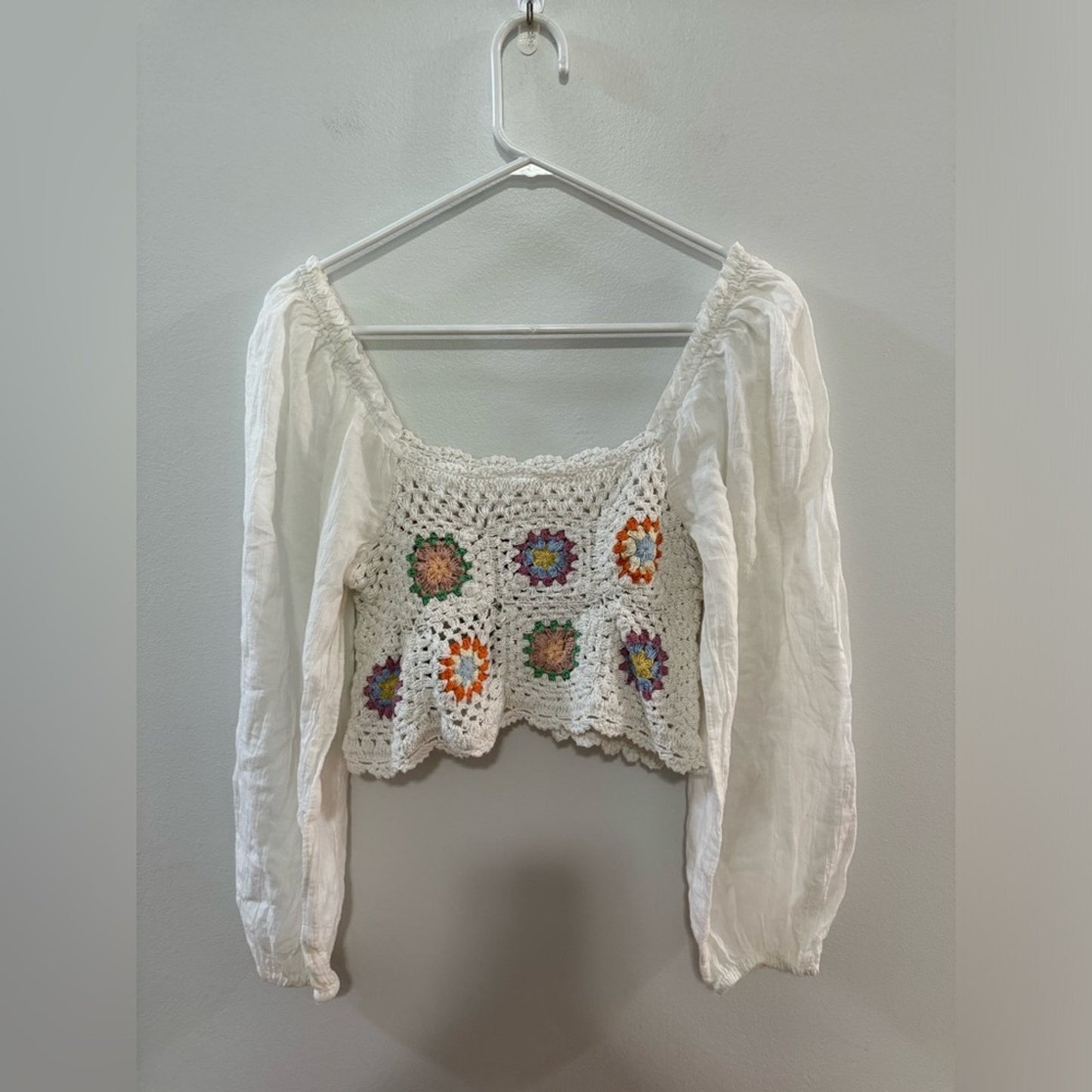 Pre-Owned LG Aerie White Crocheted Cropped Top