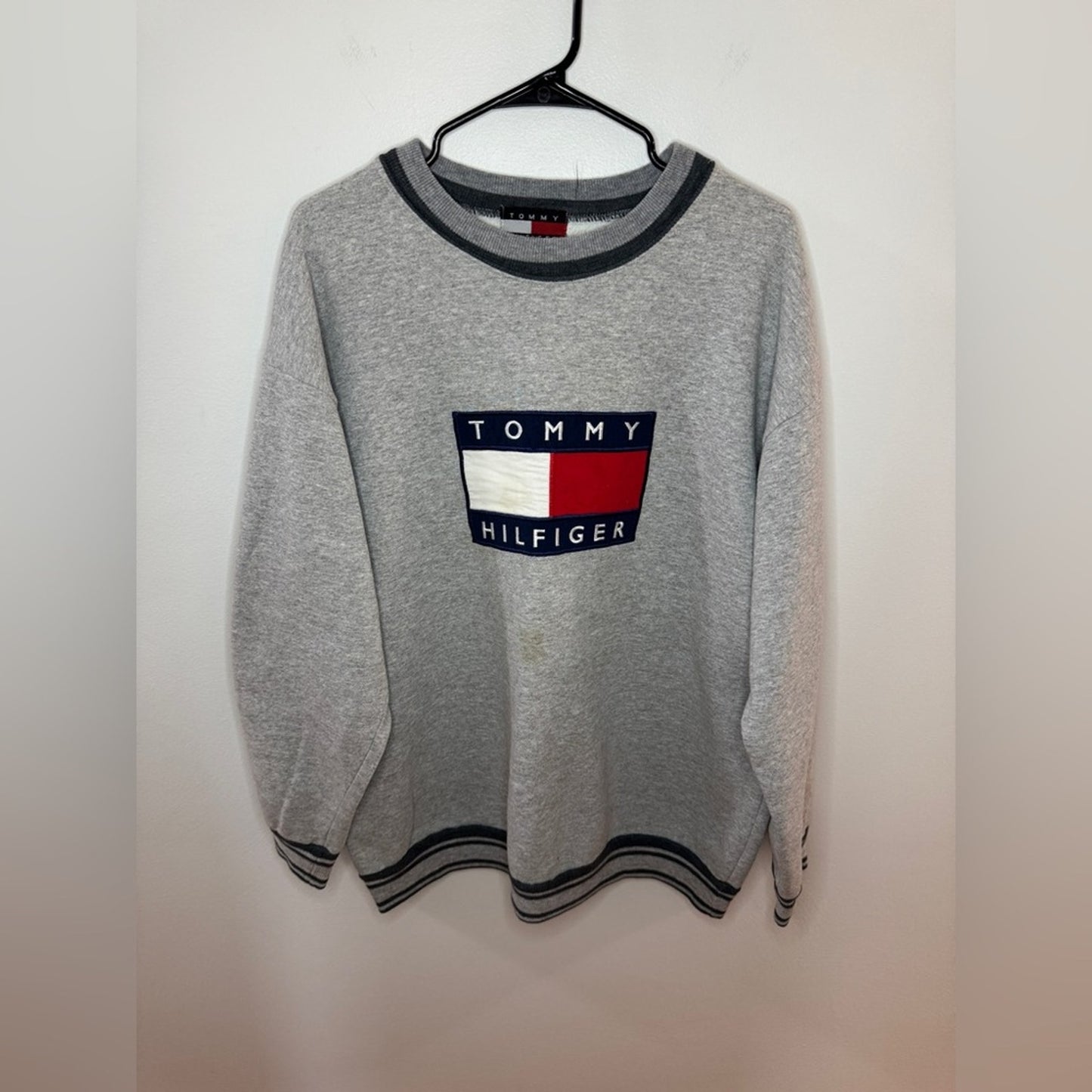 Pre-Owned XL Tommy Hilfiger Light Heather Grey Logo Patch Vintage Crewneck