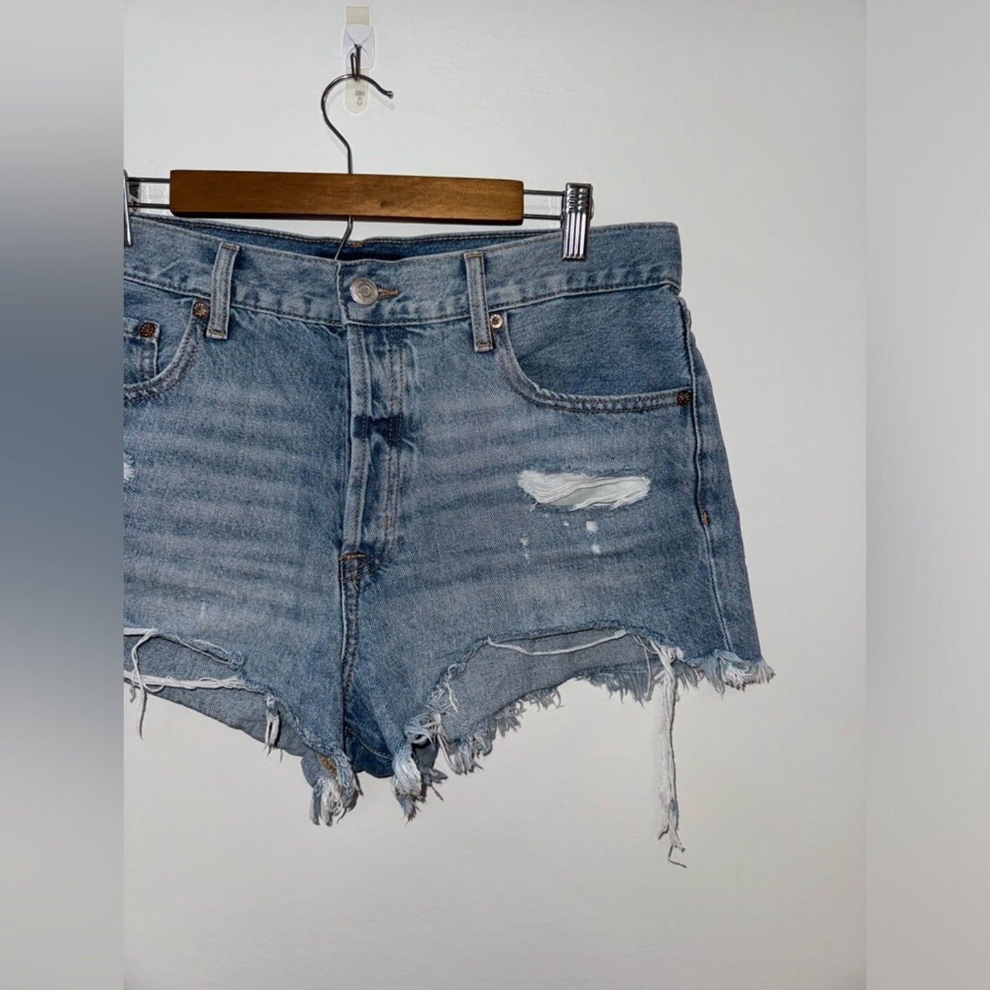 Pre-Owned Size 10 Aeropostale Blue Distressed Boyfriend Jean Shorts