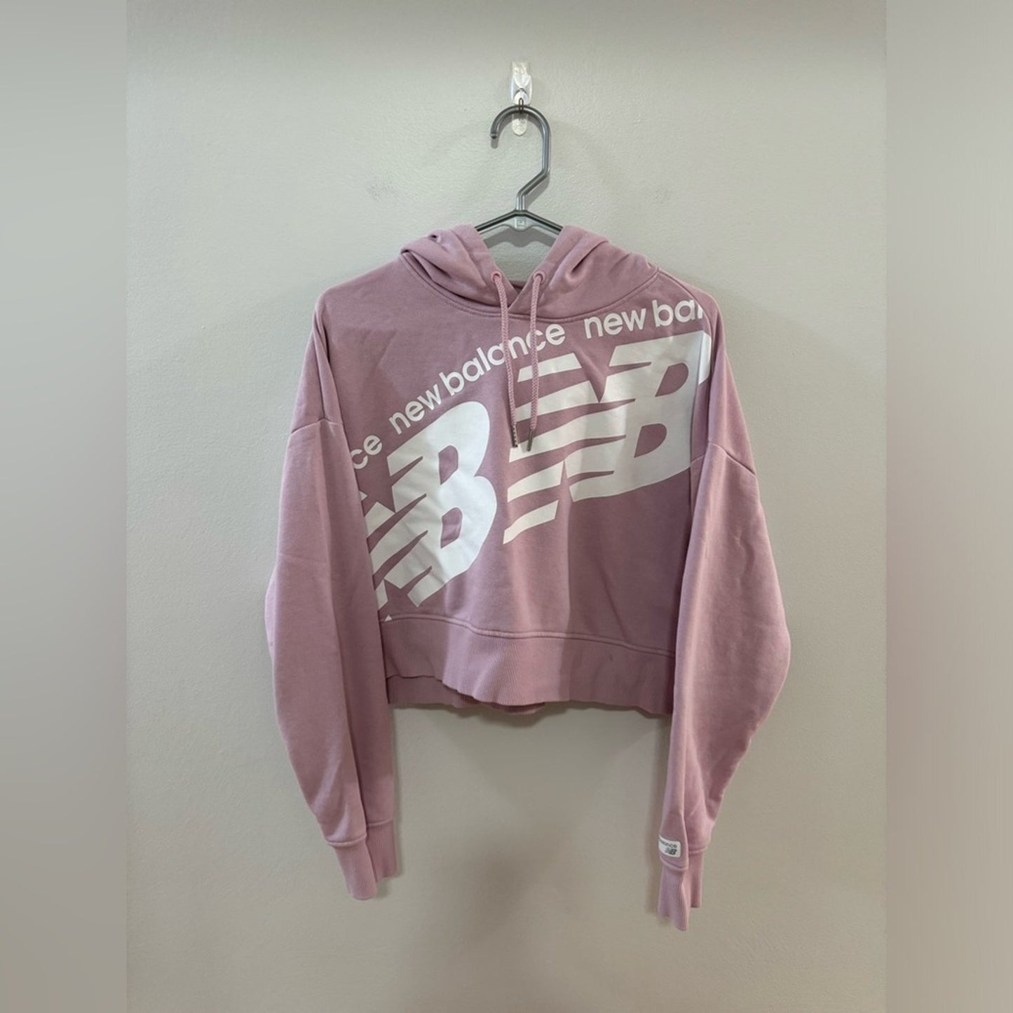 Pre-Owned LG New Balance Pink/White Logo Cropped Hooded Long Sleeve Shirt