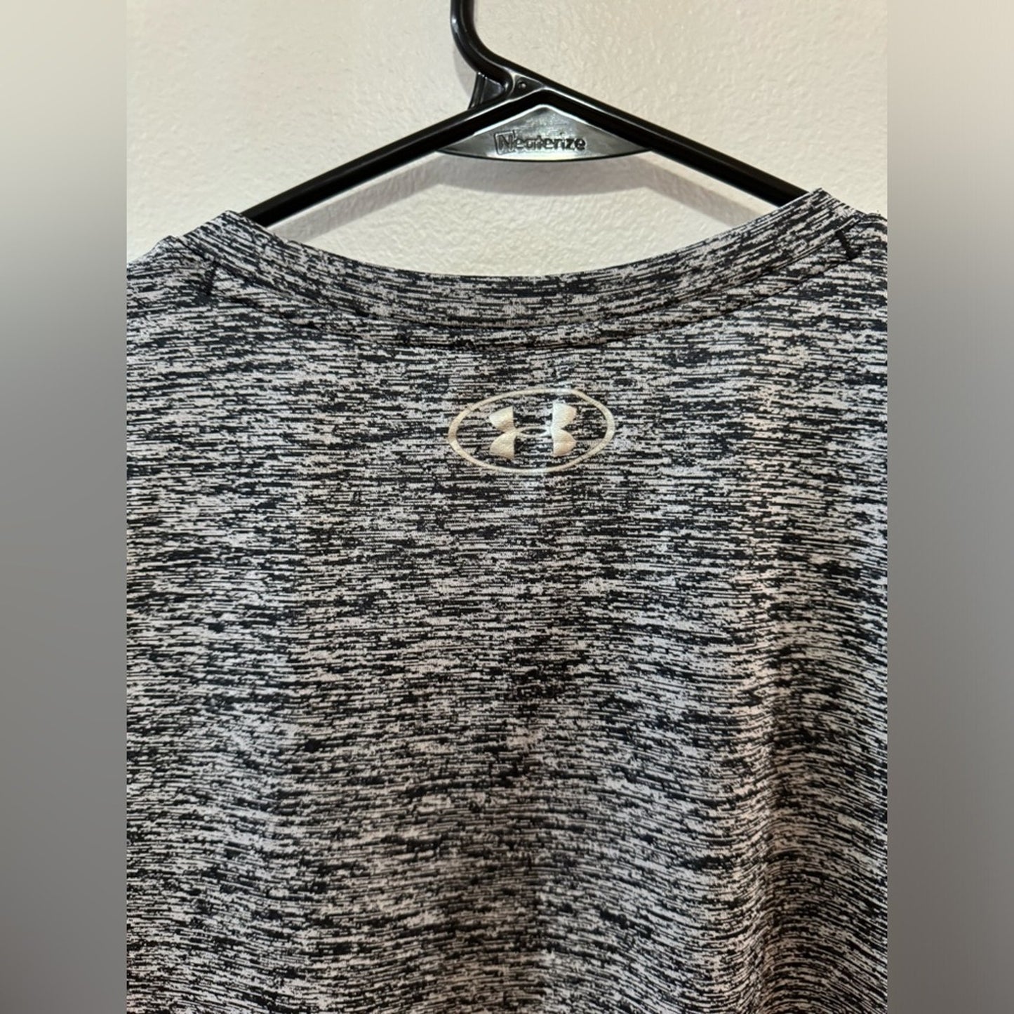 Pre-Owned MD Under Armour Grey/Black Loose T-Shirt