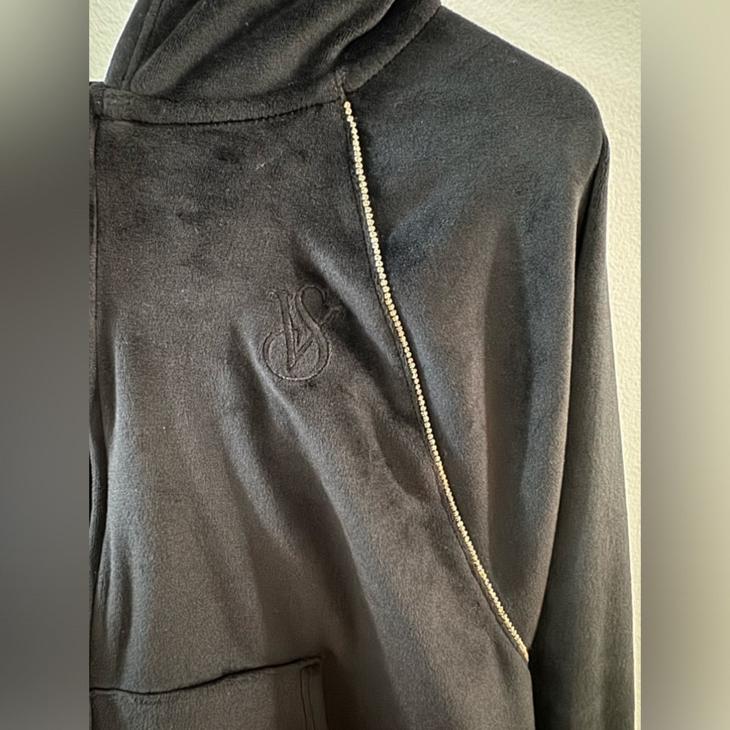 Pre-Owned MD Victoria’s Secret On Point Velour Crystal Hoodie