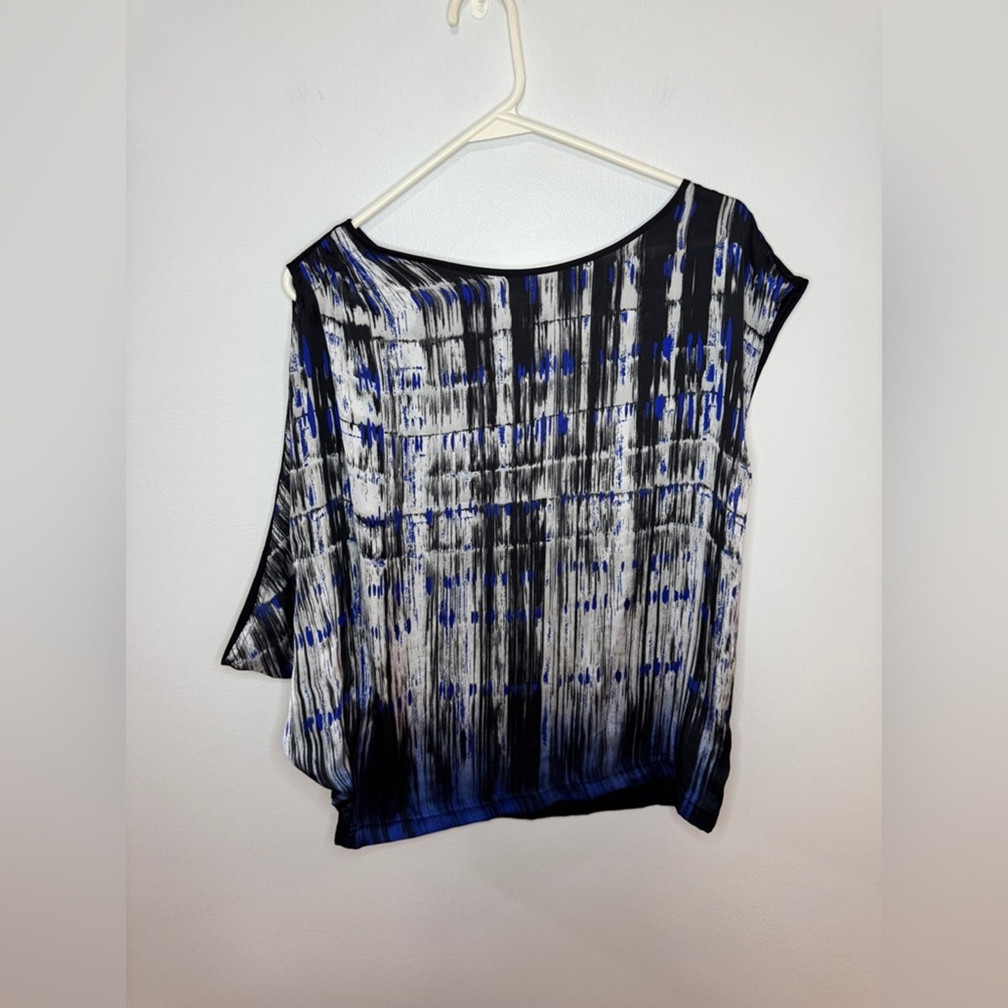 Pre-Owned SM Kenneth Cole Black Blue and White Multicolor Print Top