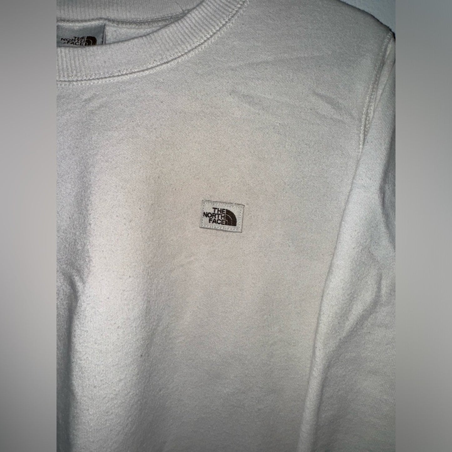 Pre-Owned MD The North Face White Logo Crewneck