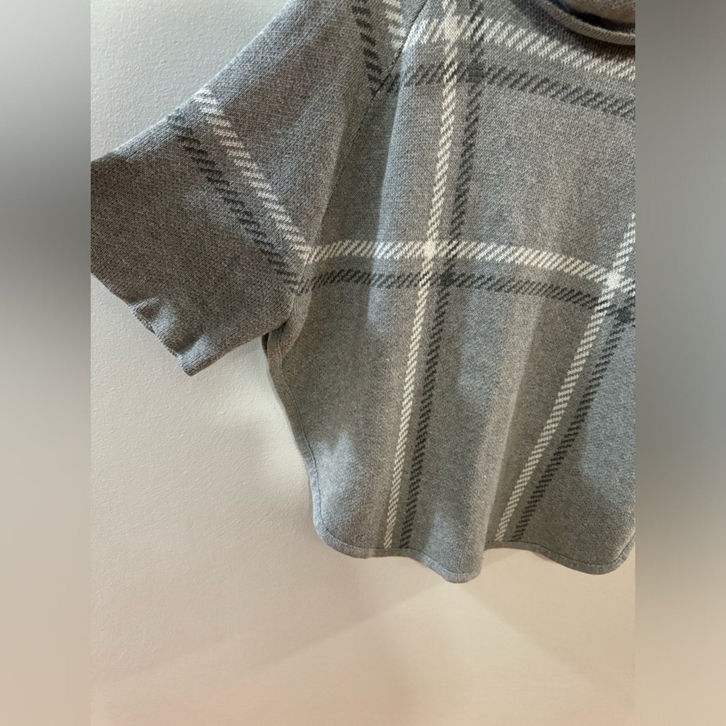 Pre-Owned XS Loft Petite Grey/White Check Poncho