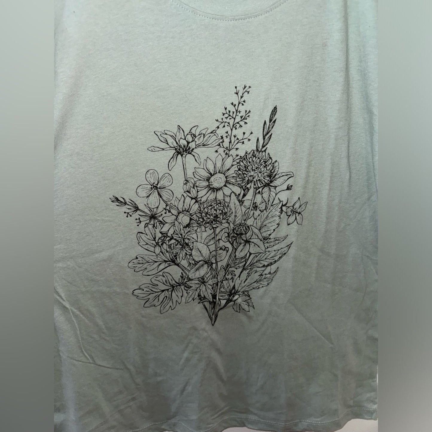 Pre-Owned LG Doe Floral Graphic T-Shirt Sage Green