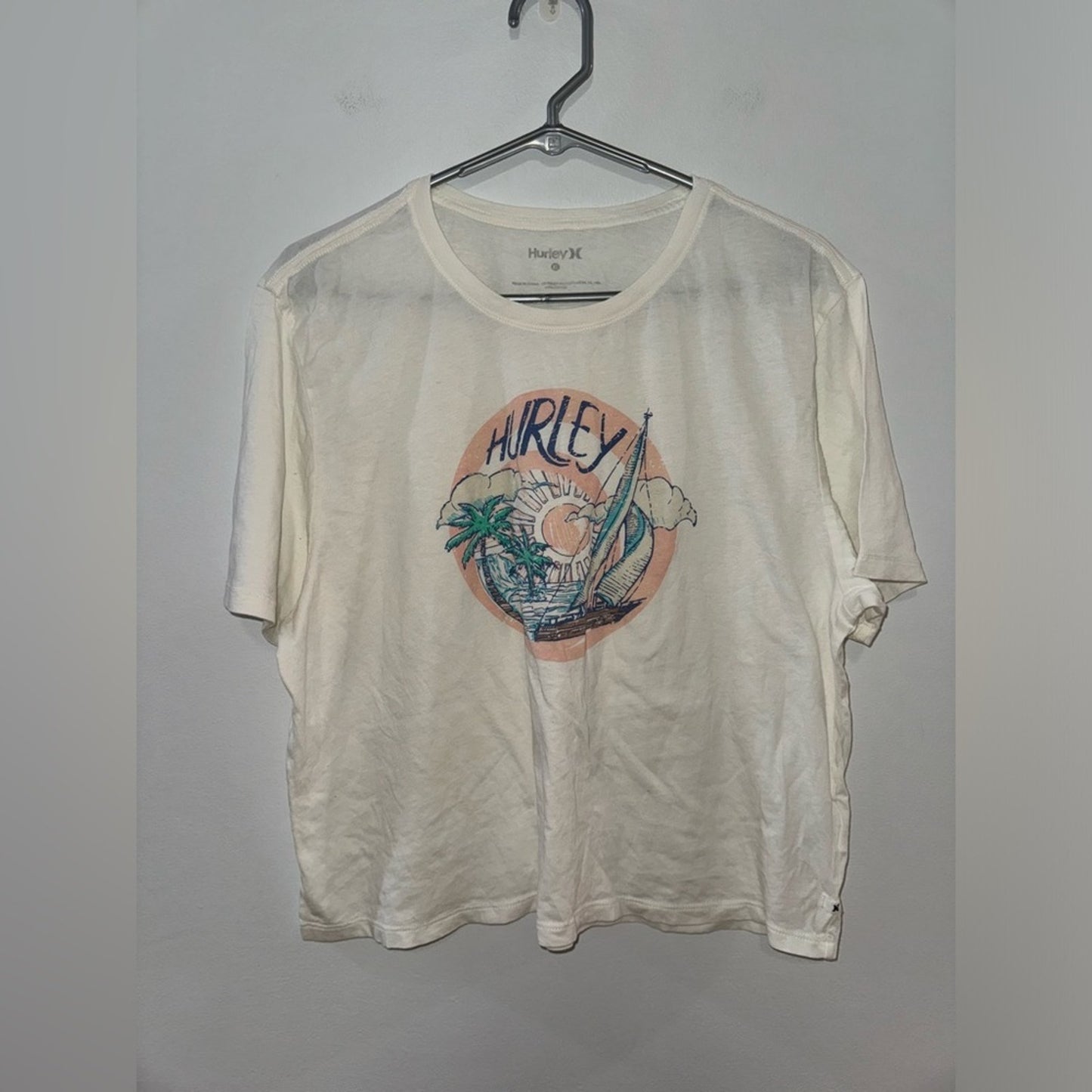 Pre-Owned LG Hurley White Sailboat Cropped T-Shirt