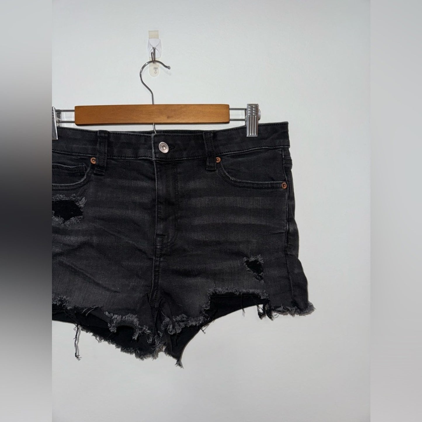 Pre-Owned Size 10 American Eagle High Rise Shortie Black Distressed Jean Short