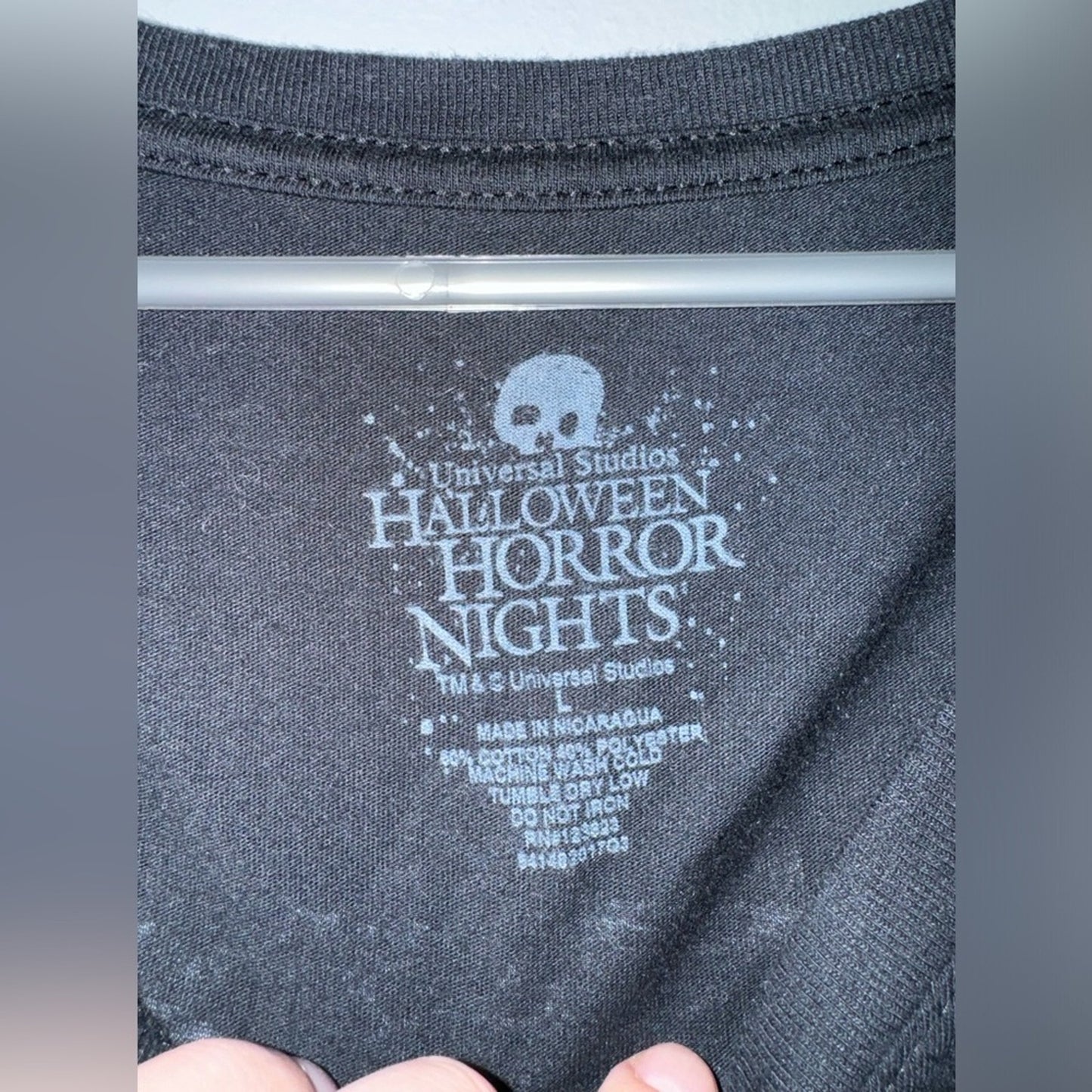 Pre-Owned LG Universal Studios Halloween Horror Night HHN V-Neck 2017 T-Shirt