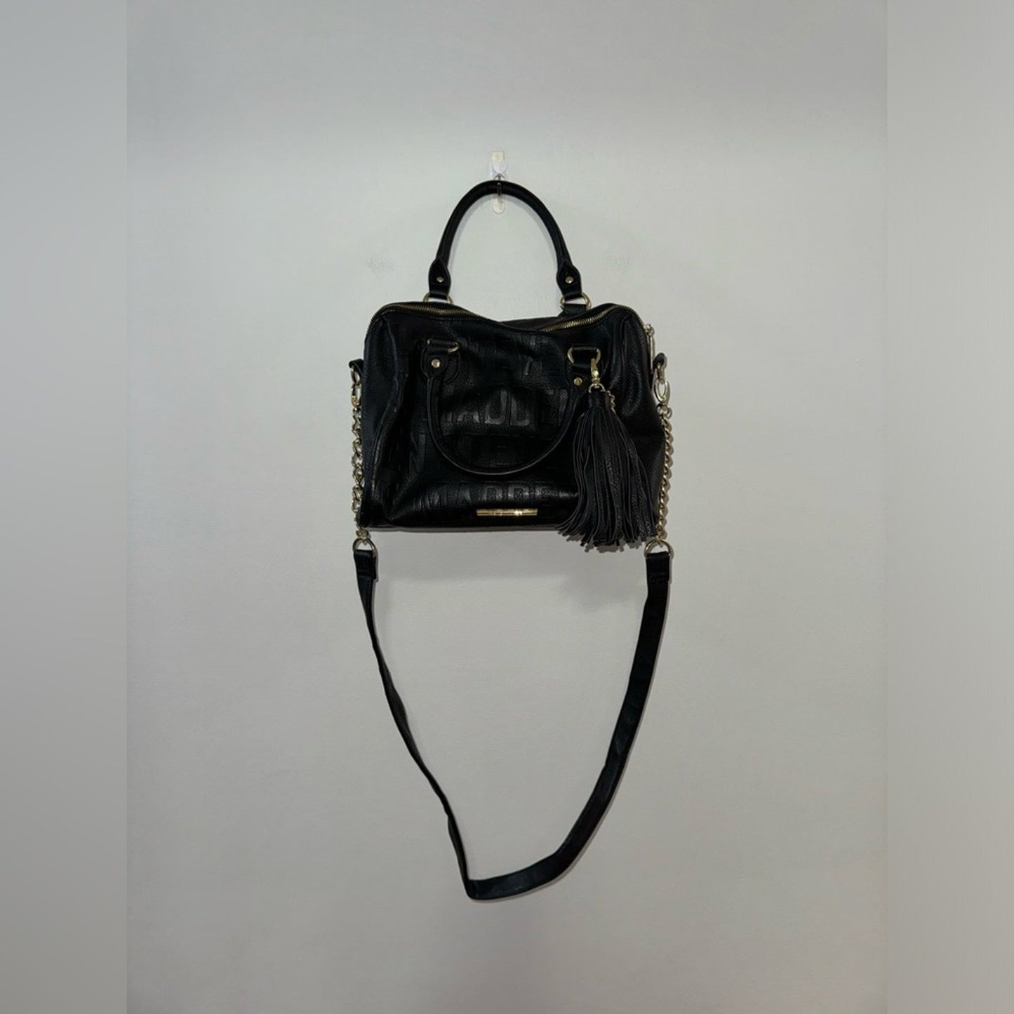 Pre-Owned Steve Madden Black/Gold Handbag w/Crossbody Strap