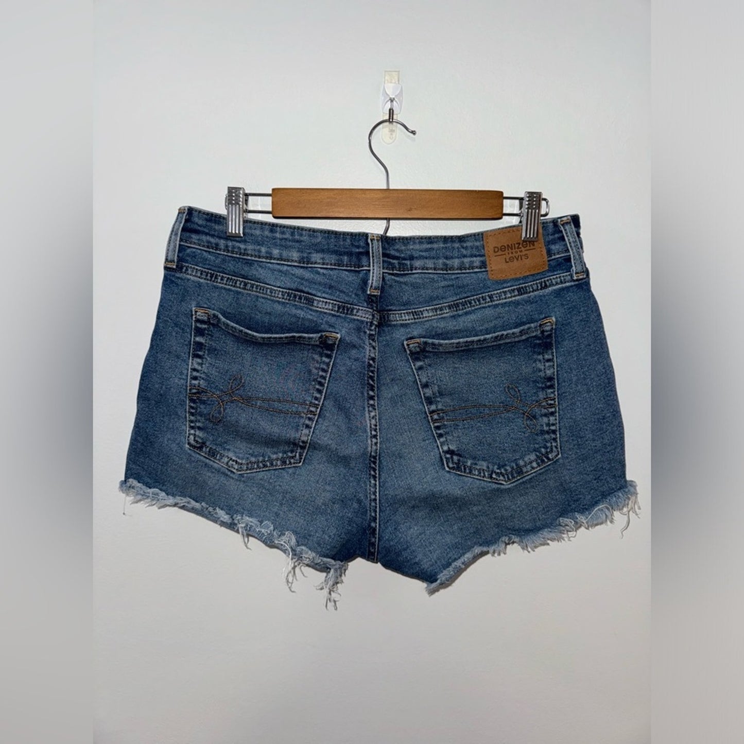 Pre-Owned Size 12 Denizen from Levi’s Blue High Rise Shorts