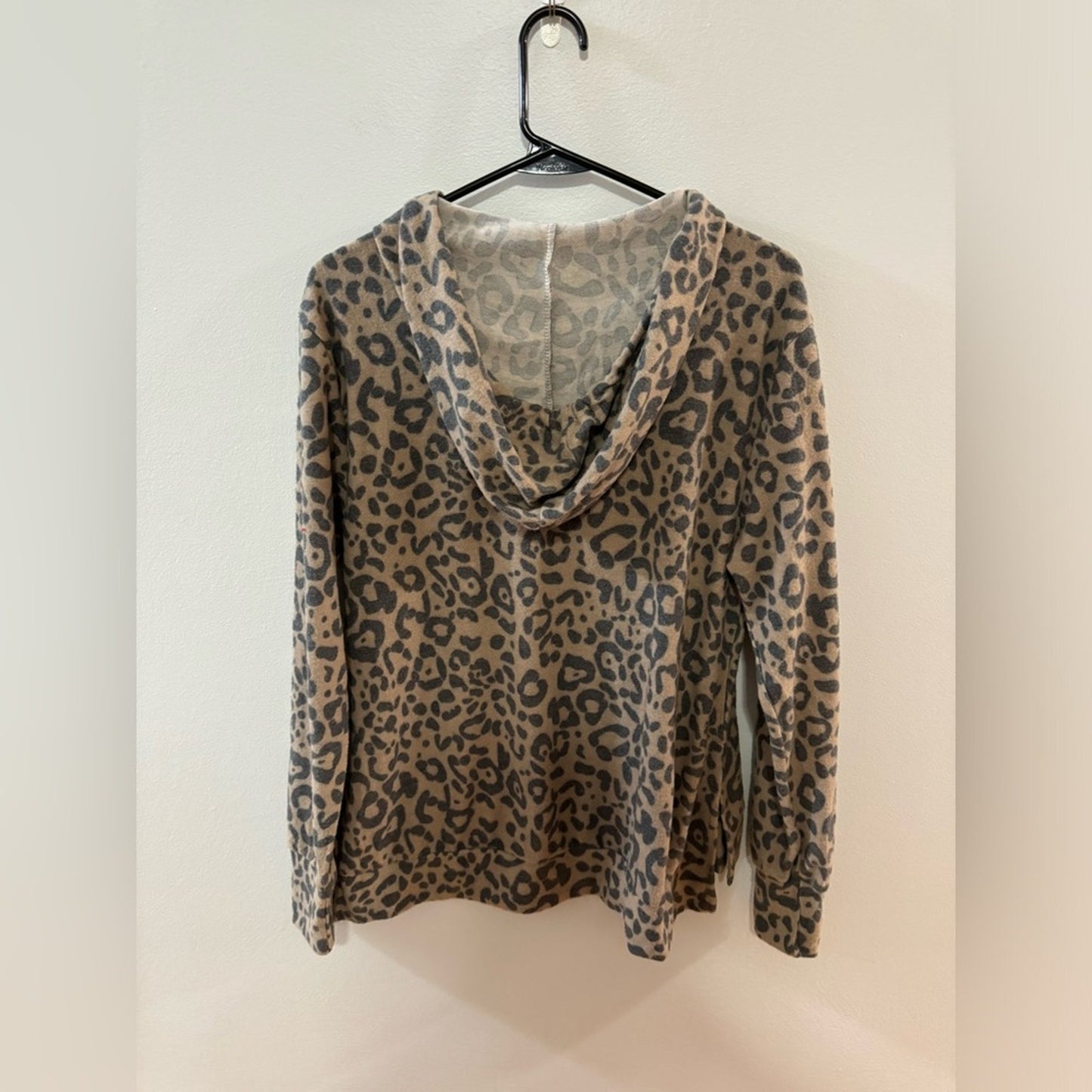 NWT MD Above and Beyond Leopard Hooded Long Sleeve Shirt