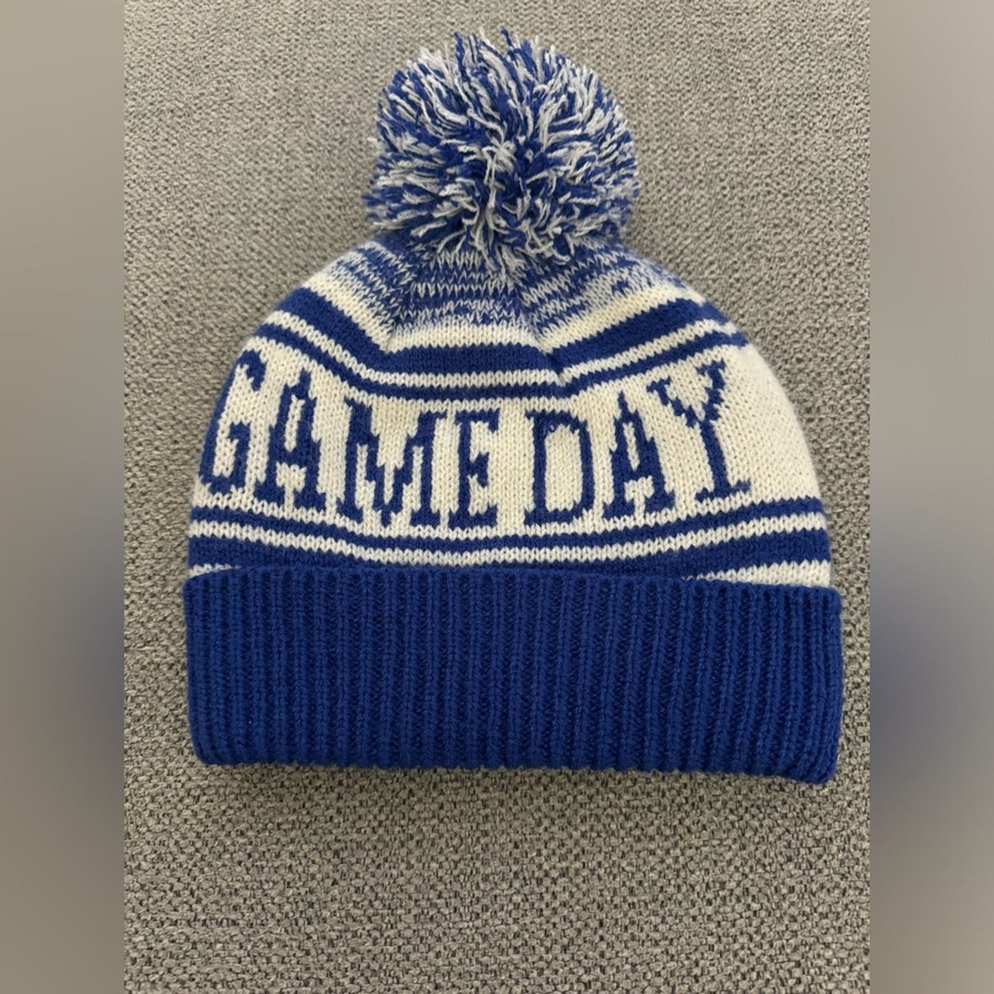 Pre-Owned Isotoner Game Day Blue/White Crocheted Beanie