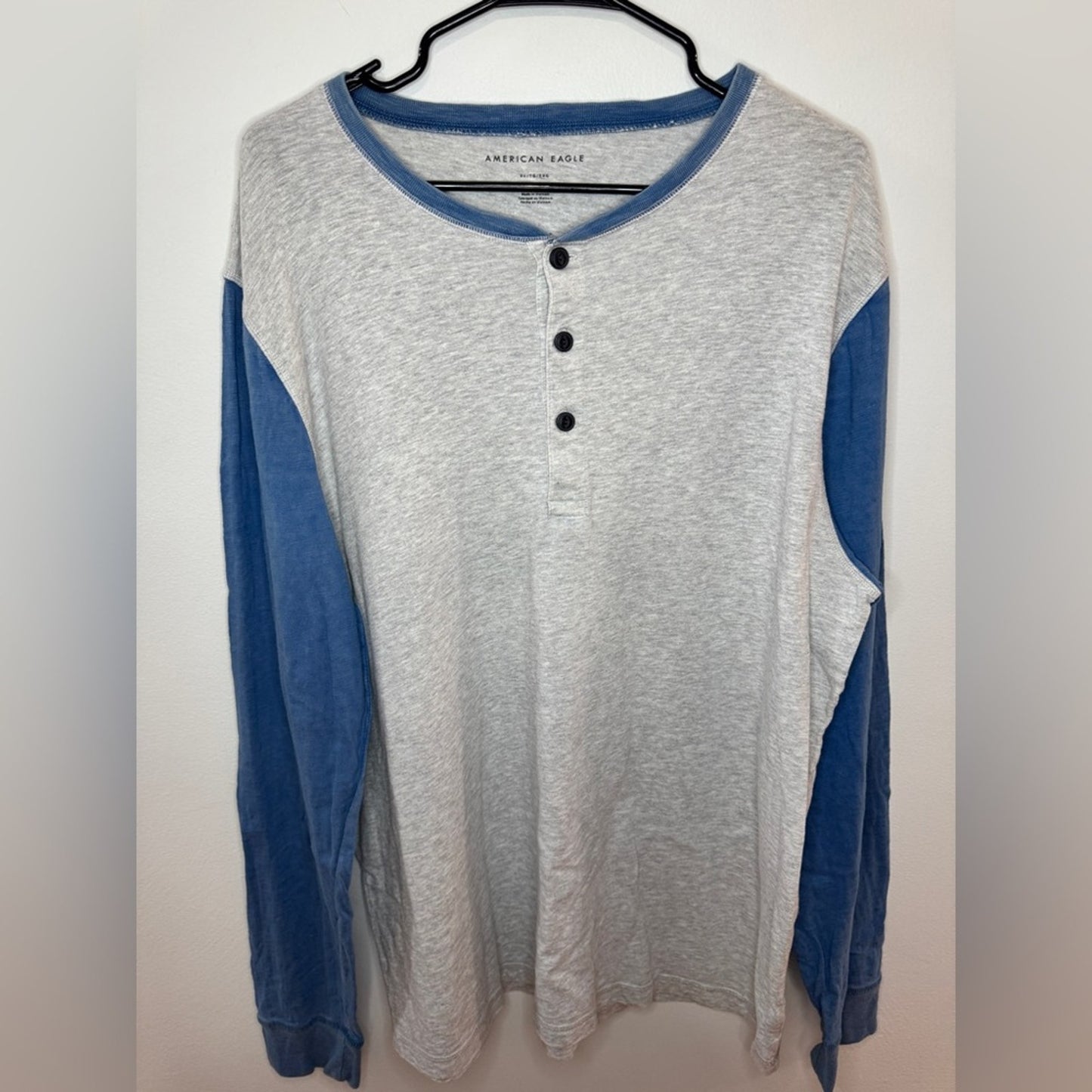 Pre-Owned XL American Eagle Heather Grey and Blue Long Sleeve Henley Shirt