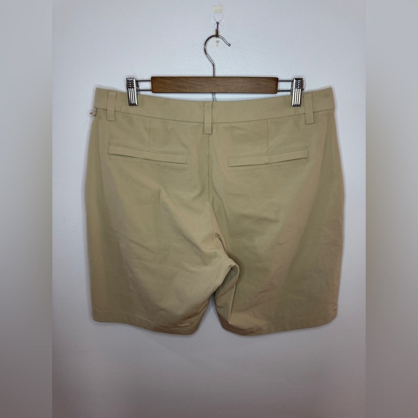 Pre-Owned Size 34 Lululemon ABC Classic Fit Golf Short 9” Inseam in Tan