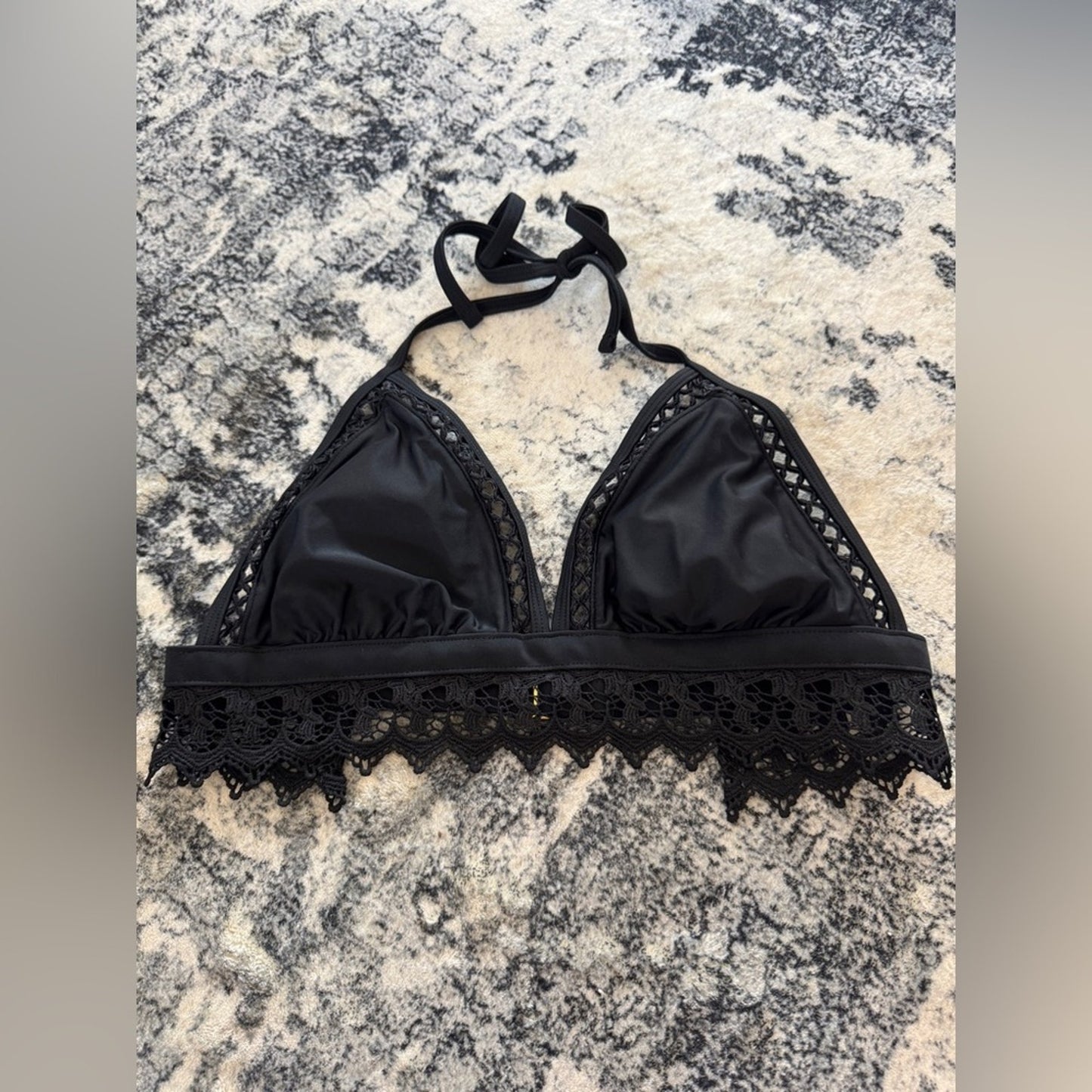 Pre-Owned LG Xhilaration Black Lace Bikini Top