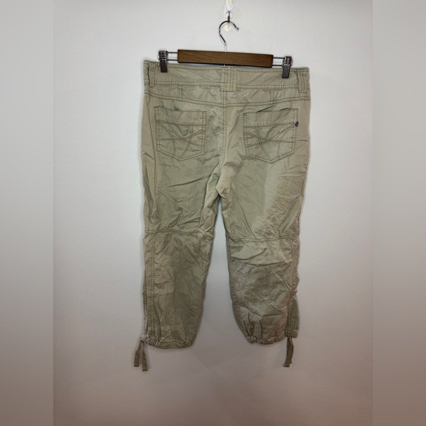 Pre-Owned Size 9/10 Aeropostale Tan Cargo Capri