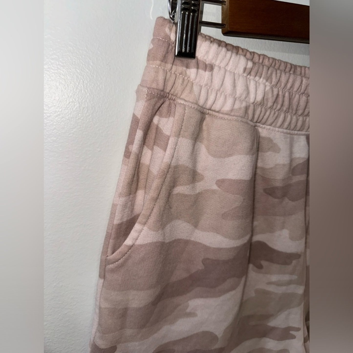 Pre-Owned SM American Eagle Pink Camo Cutoff Shorts