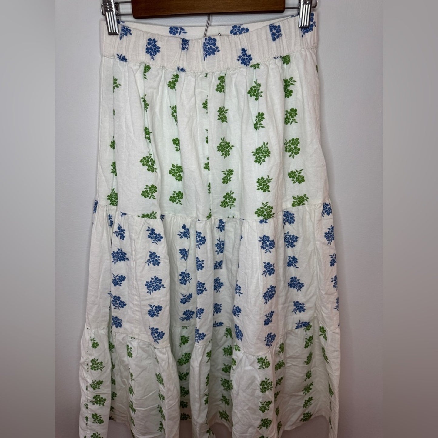 BNWOT SM American Eagle White with Blue and Green Flowers Long Skirt