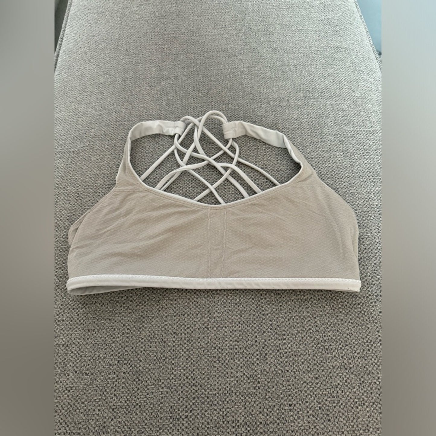 Pre-Owned Size 8 Lululemon Free to be bra white