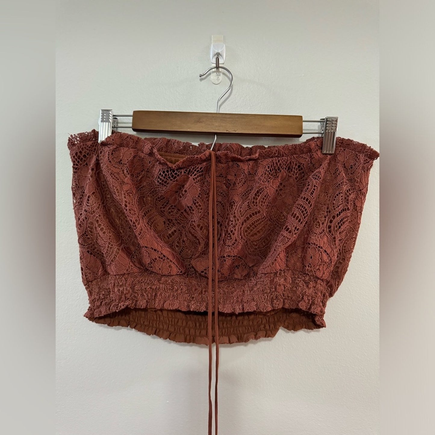 Pre-Owned Size 12 H&M Red Lace Tube Top