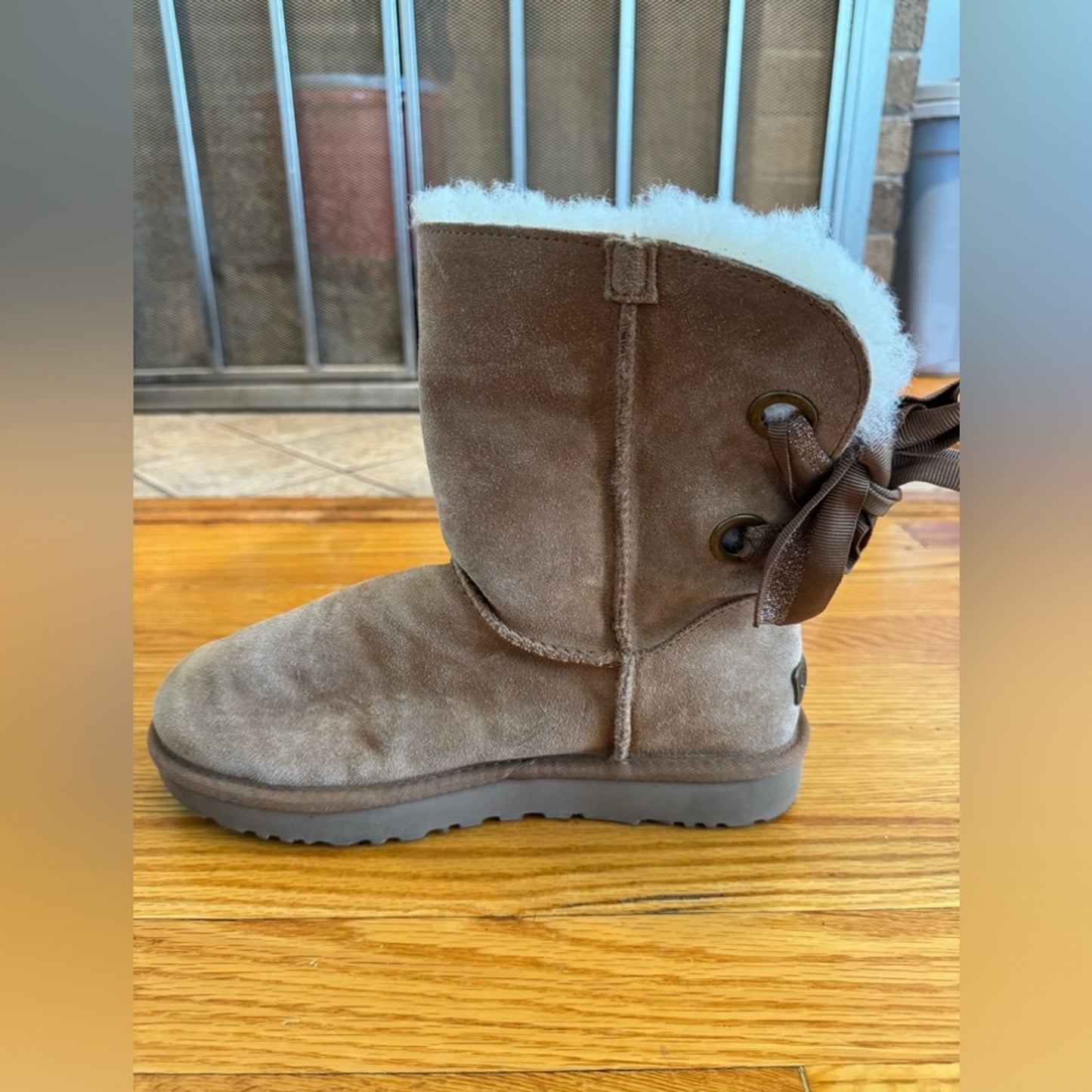 Pre-Owned Size 8 Ugg Customizable Bailey Bow Short Boot