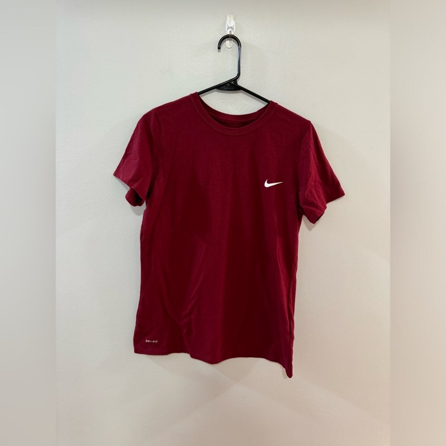 Pre-Owned MD Nike Dri-Fit Athletic Cut Red T-Shirt