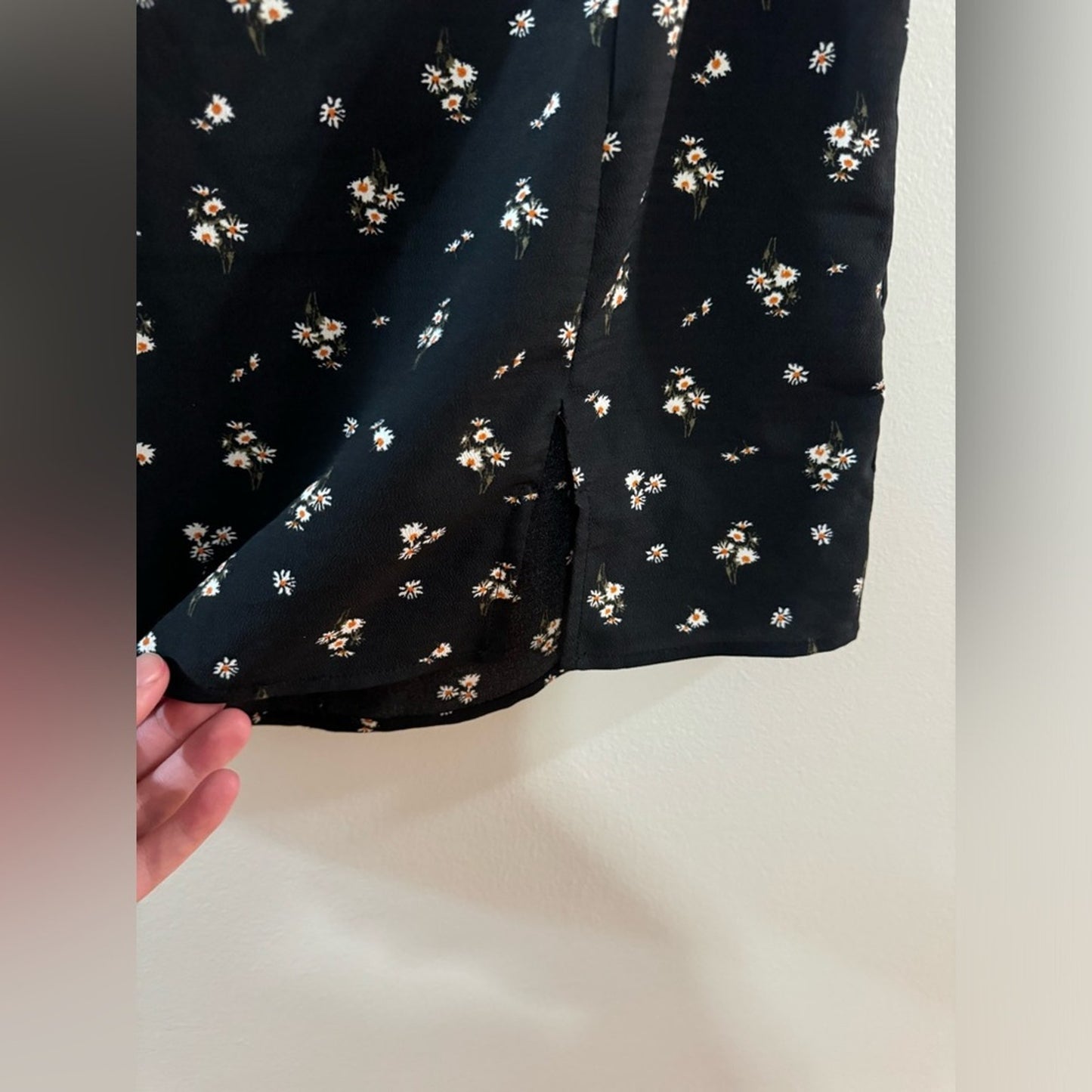 Pre-Owned LG Aeropostale Black Floral Skirt