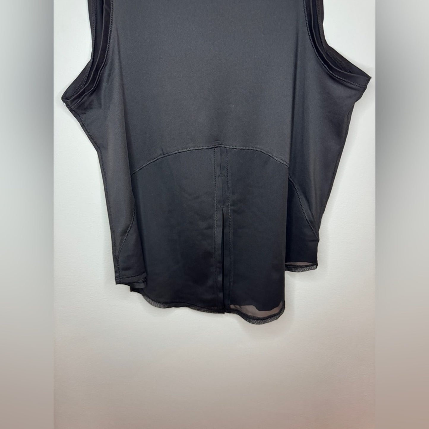 Pre-Owned SM Avia Black Athletic Mesh Tank Top