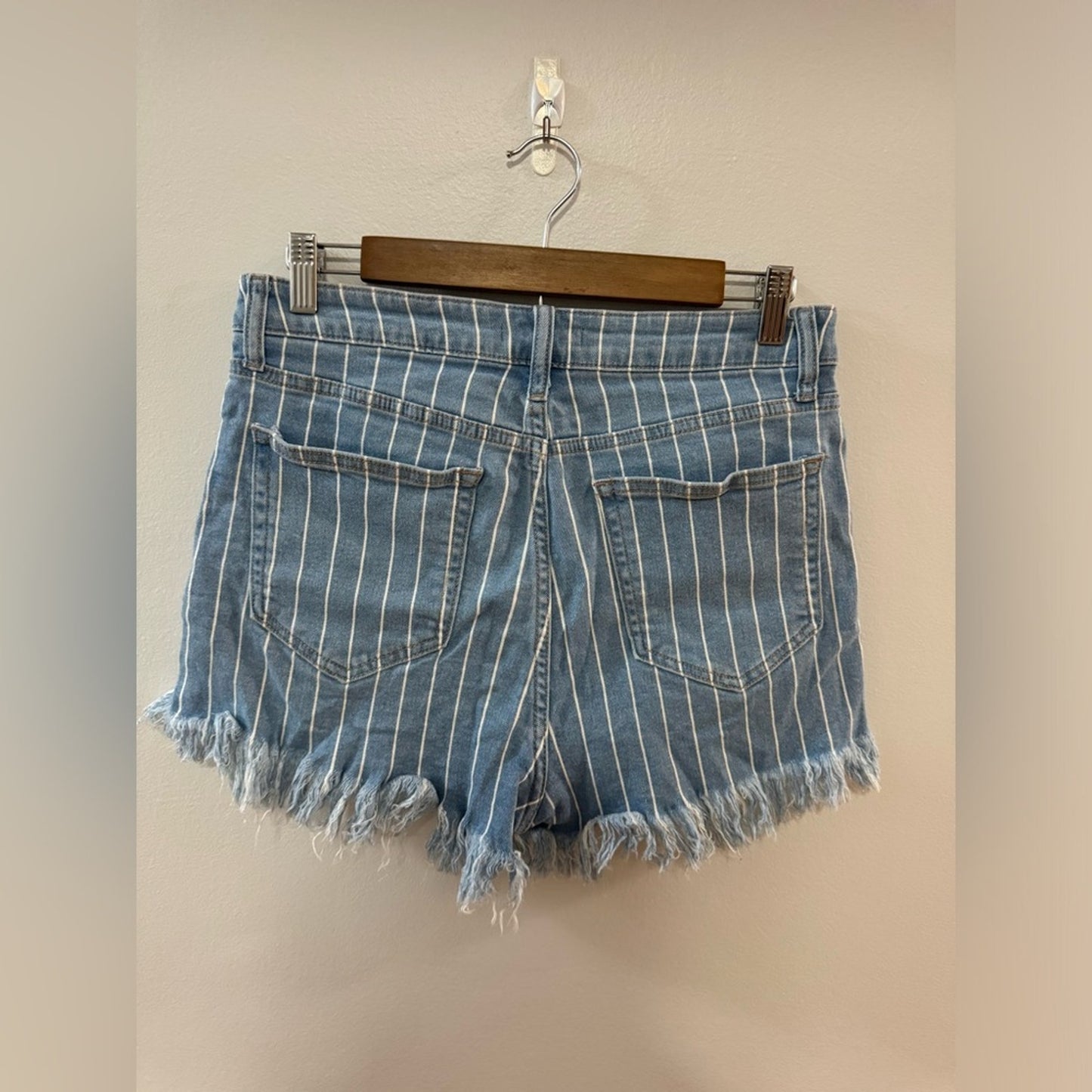 Pre-Owned Size 9 Fashion Nova Blue Pin Stripe Distressed Jean Shorts