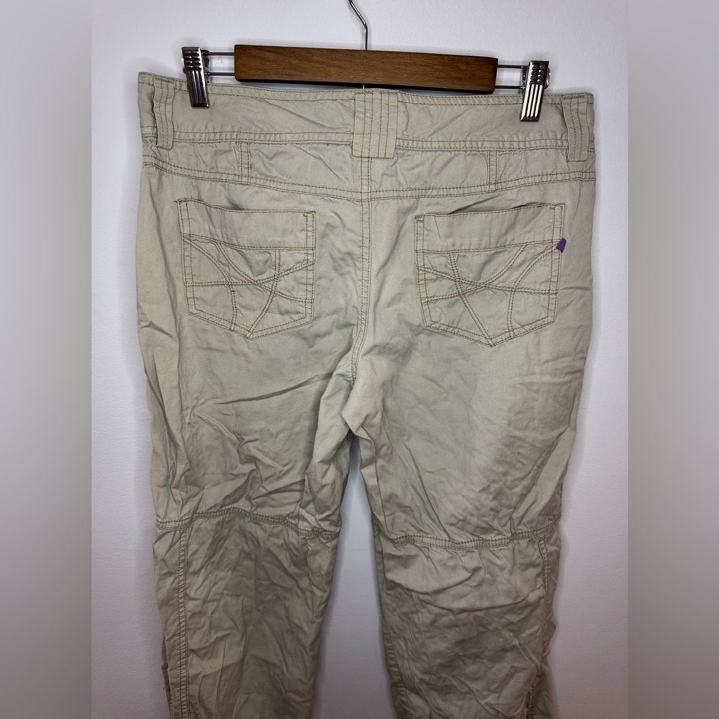 Pre-Owned Size 9/10 Aeropostale Tan Cargo Capri