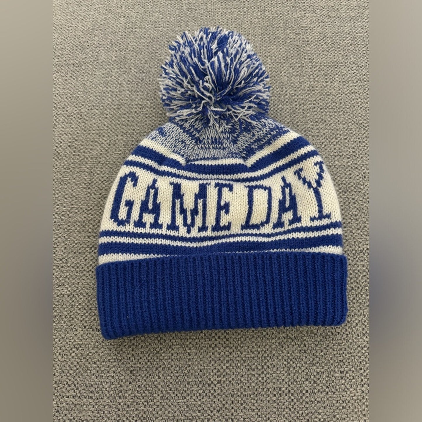 Pre-Owned Isotoner Game Day Blue/White Crocheted Beanie