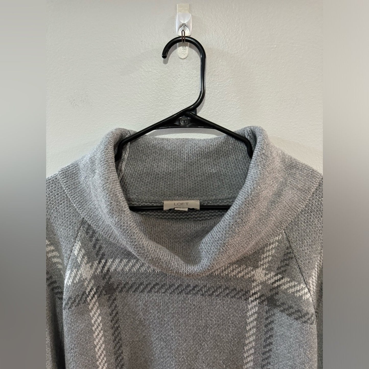 Pre-Owned XS Loft Petite Grey/White Check Poncho