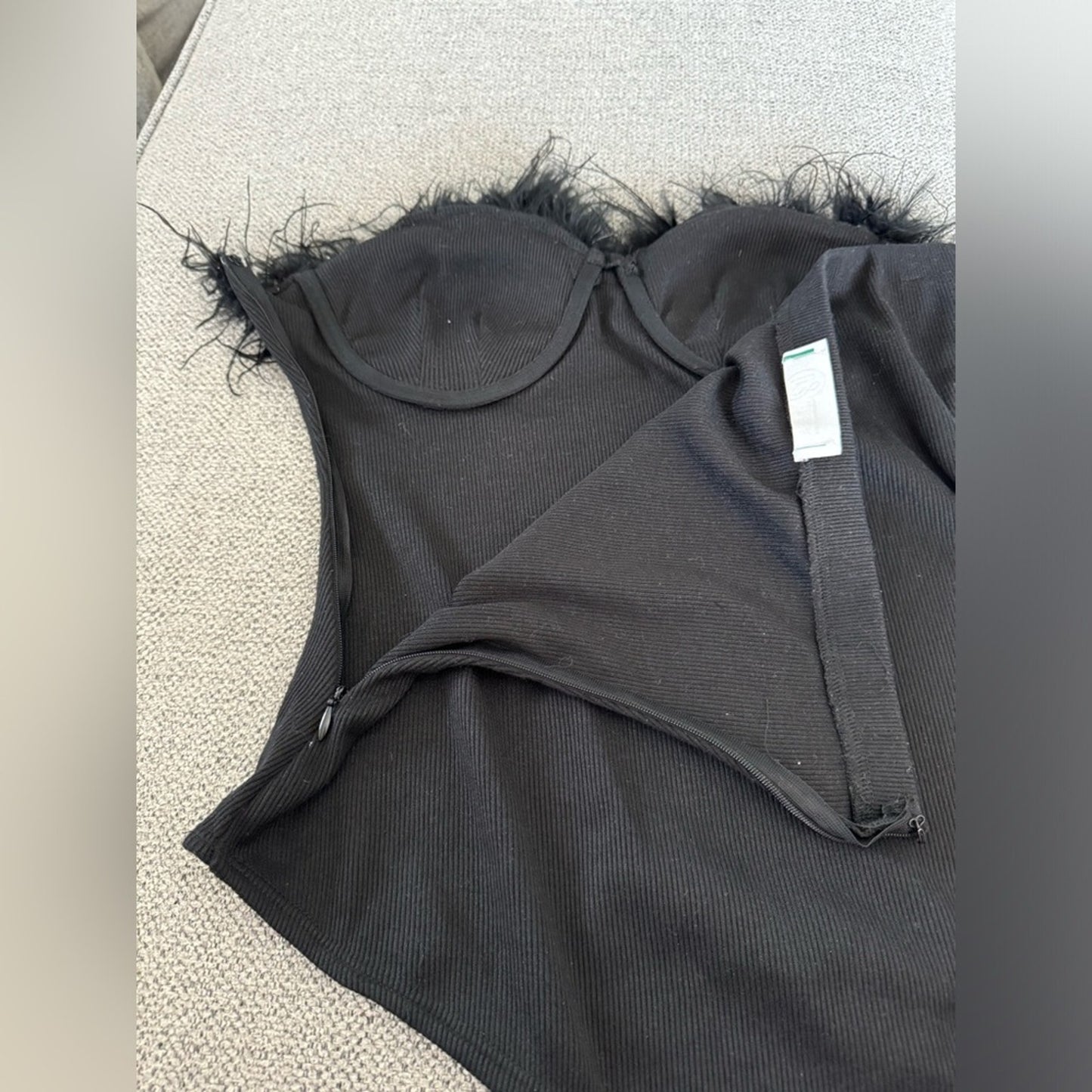 Pre-Owned MD Lizzie’s Boutique Black Ribbed Ostrich Feather Bodysuit